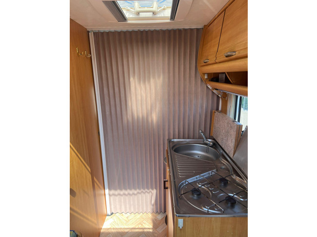 LMC 450 | Porte-v&eacute;los | Mover semi-automatique | Dinette | Auvent | Chauffage photo : 20