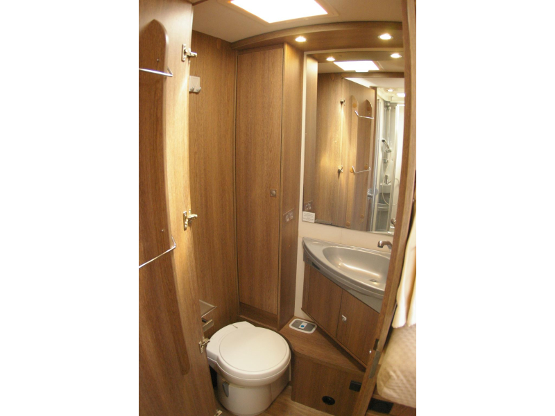 Dethleffs Trend I 7057 Enkele bedden, Hefbed.  foto: 15