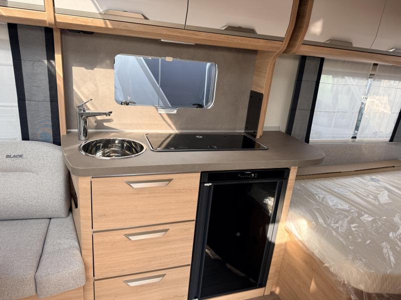 Knaus Sudwind Black Selection 450 FU Foto: 4
