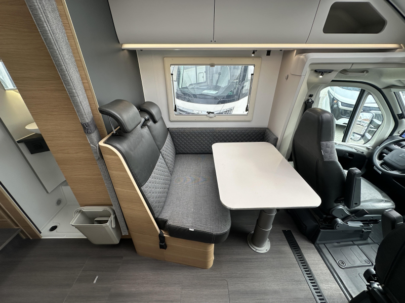 Adria Coral 600 SL 140PK Lengtebedden Garage  foto: 5