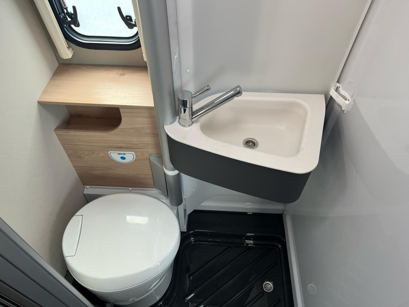 Dethleffs Globetrail 640 ES - met Van N Bike  foto: 11