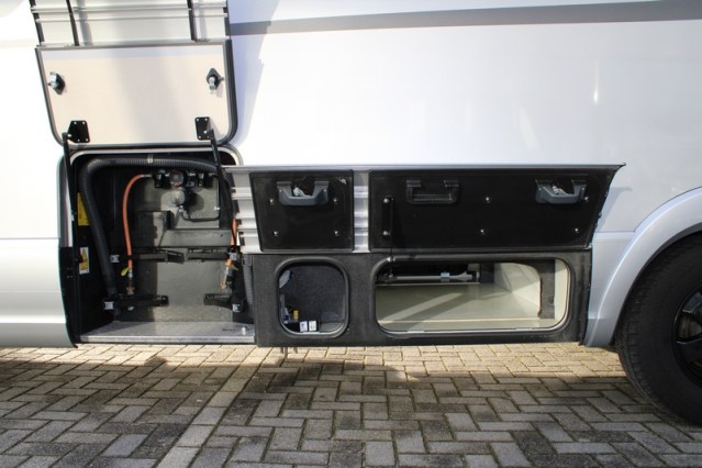 Volledig luchtgeveerde Hymer B ML I 780 9 G Tronic Automaat 170 pk Mercedes 417 CDI (53  foto: 9