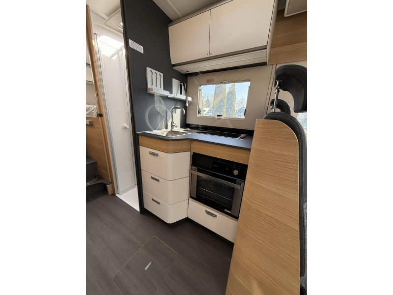 Adria Matrix Plus 670 SL Familiecamper Automaat  foto: 16