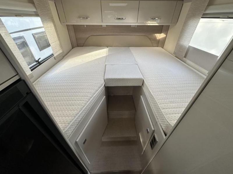 Bürstner Nexxo Van T 690 G LENGTE BEDDEN + BEARLOCK  foto: 2