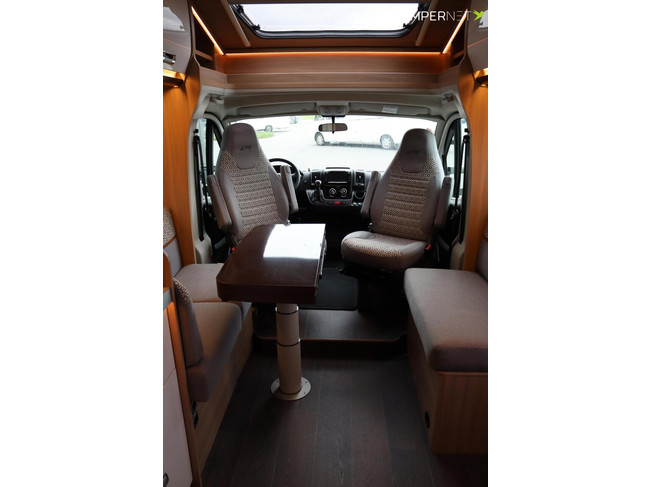 Laika caravans s.p.a. KOSMO 509L 160pk Automaat | Lengtebedden | Gescheiden douche | LPG installatie | Zonnepanelen | Bearlock | Luife foto: 7