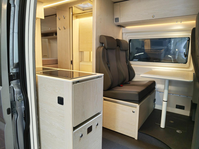 tourne mobil 6.0 Cruise 2.2 BlueHDI 140PK Automaat - ALL SEASON foto: 2