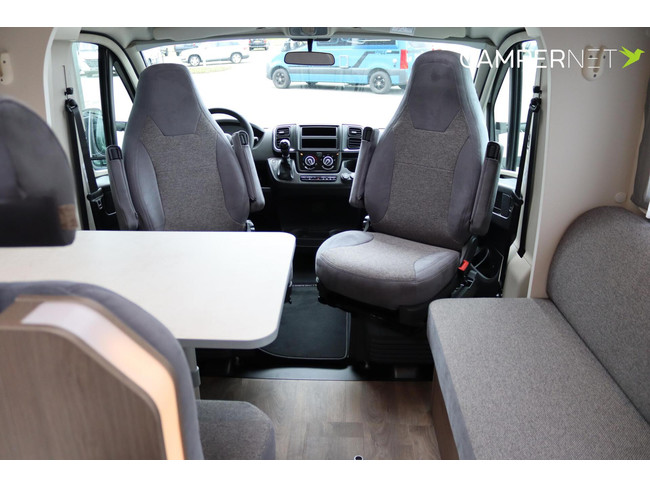 Carado T448 140pk Automaat | Pro + Pakket | Lengtebedden | Luifel | Grote garage | Hefbed | Nieuw uit voorraad leverbaar |Panoramaraam foto: 8