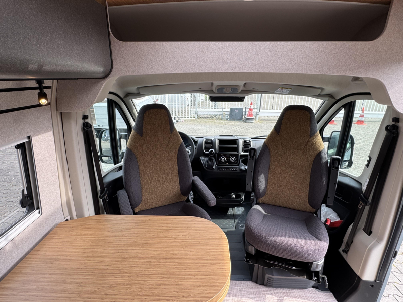 Hymer Redwood 601 Explorer - Automaat  foto: 3