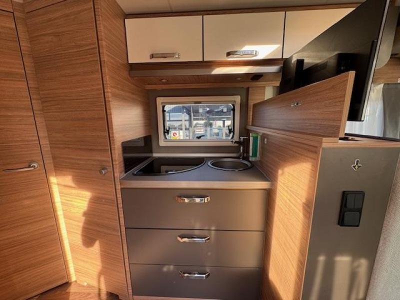 Weinsberg CaraCore 650 MF Klimaanlage, 180 PS, 5 Personen Foto: 16