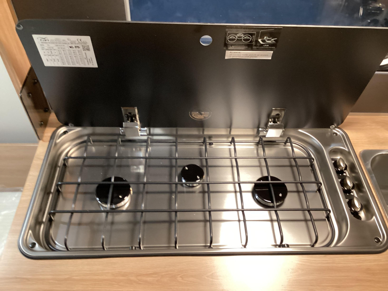 Knaus Sport 420 QD cama transversal foto: 14