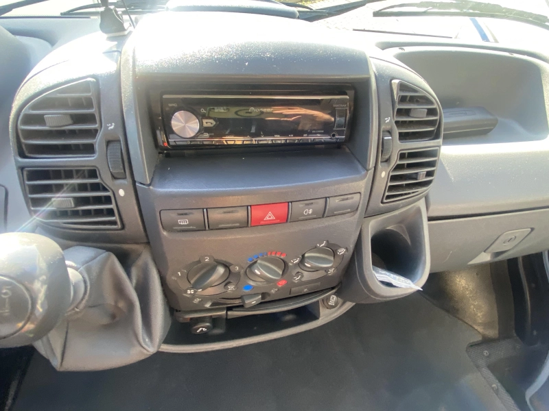 B&uuml;rstner T595 AIRCO 2.8 128 PS Franz&ouml;sisches Bett Foto: 13
