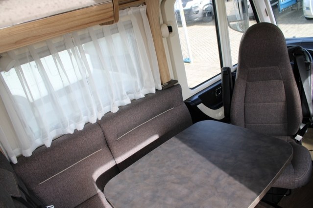 Hymer Exsis I 678 Fiat AUTOMAAT 160 pk enkele bedden Smal en lichtgewicht (54  foto: 27
