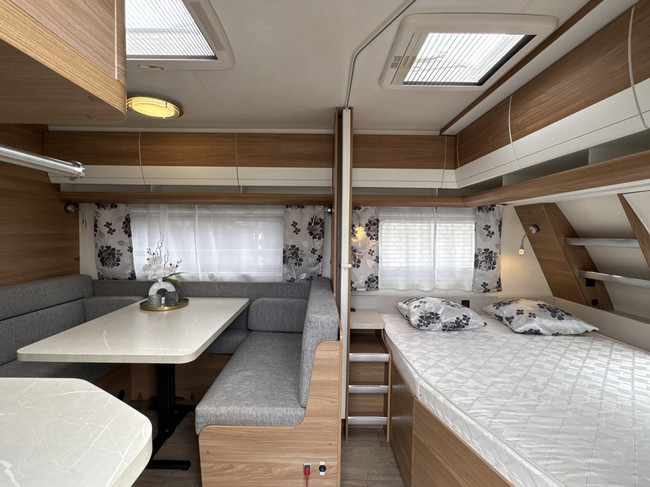 Hobby De Luxe 545 KMF mit ETAGENBETT UND GARAGE **6 Schlafpl&auml;tze/Truma Mover/1. Besitzer/Truma/Leichtmetallfelgen/Sehr gepflegter Wohnwagen** Foto: 1