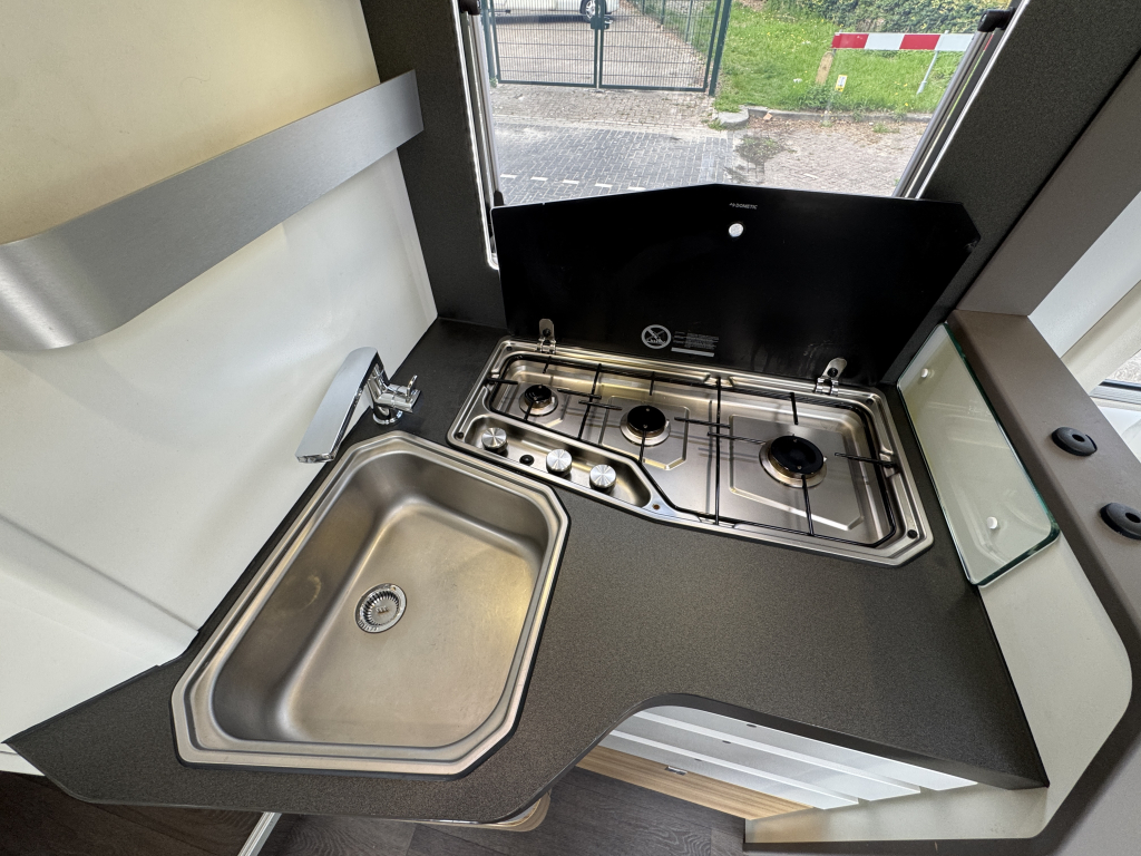 Adria Sonic Plus I 700 DC Foto: 13