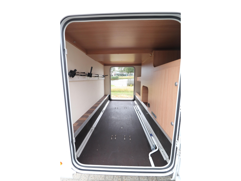 Knaus Sky Wave 700 MEG 4 personas/camas individuales foto: 6