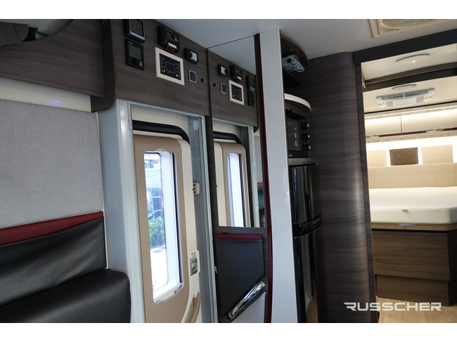 Mc Louis NEVIS | 150Pk | Queensbed | Dakairco | Luchtvering | Zonnepaneel foto: 6