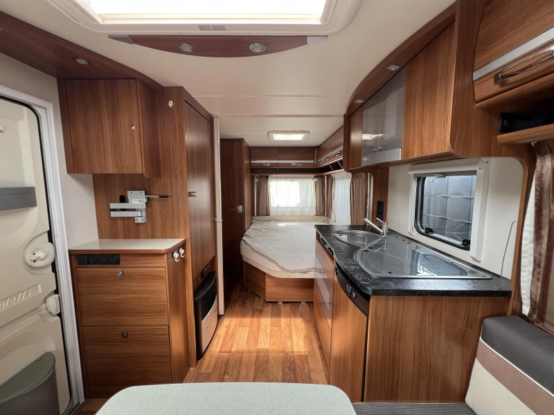 Dethleffs Nomad 450 DB Mover, Avance, Mosquitera foto: 2