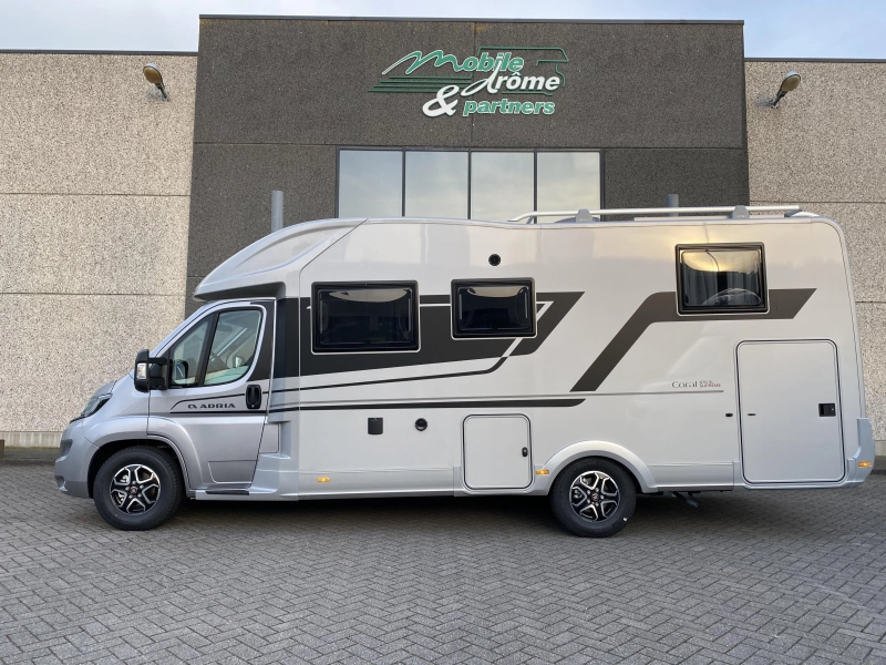 Adria Coral Supreme 670 DL 180PK automaat  foto: 2