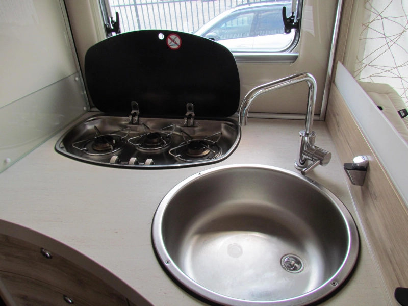 Eura Mobil Profila RS 695 EB lengtebed,hefbed,aut  foto: 5