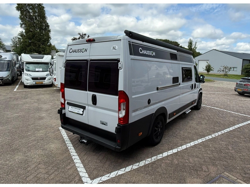 Chausson V697 VIP 9T Automaat lengtebedden  foto: 2