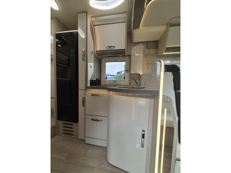 Elnagh T-Loft 450 Querbett und Hubbett Foto: 12