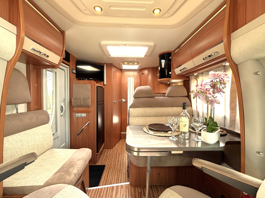 Adria Coral 690 SC QUEENSBED EURO 5 ALKO LUCHTVERING  foto: 18