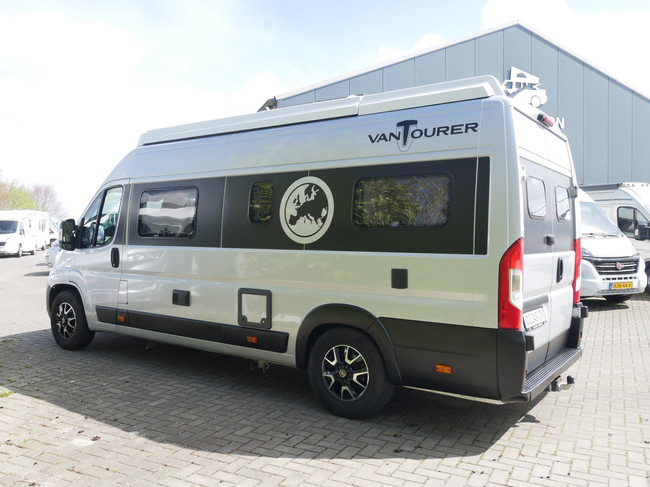 Knaus Van Tourer, Camas longitudinales, Techo elevable para dormir, Autom&aacute;tico de 9 velocidades. foto: 22