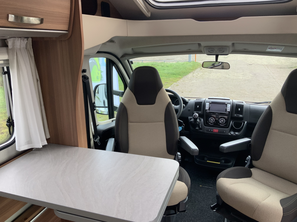 Weinsberg Cara Loft 650 ME, 2.3 MultiJ. 120 Teilintegriert, Drehsitze, Franz&ouml;sisches Bett, Bj. 2021 Camper Centrum On the Road am Noorderringweg 4 in Marum. Foto: 9