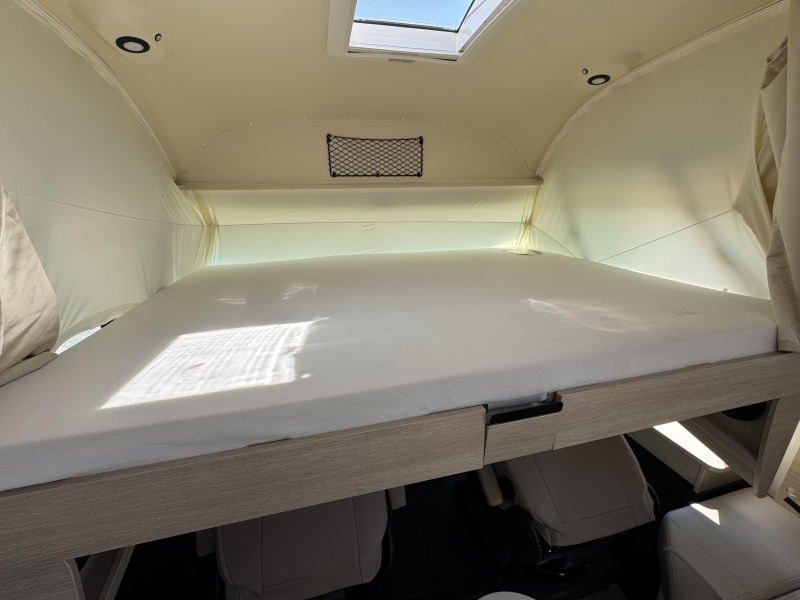 Rapido I 886 F Automaat Queensbed Hefbed  foto: 15