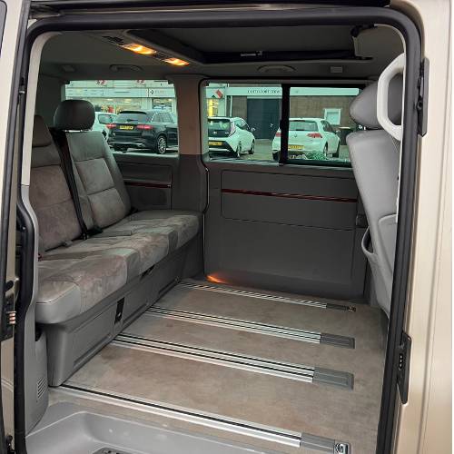 VOLKSWAGEN MULTIVAN TDI 128 KW 2.5 AUT Foto: 7