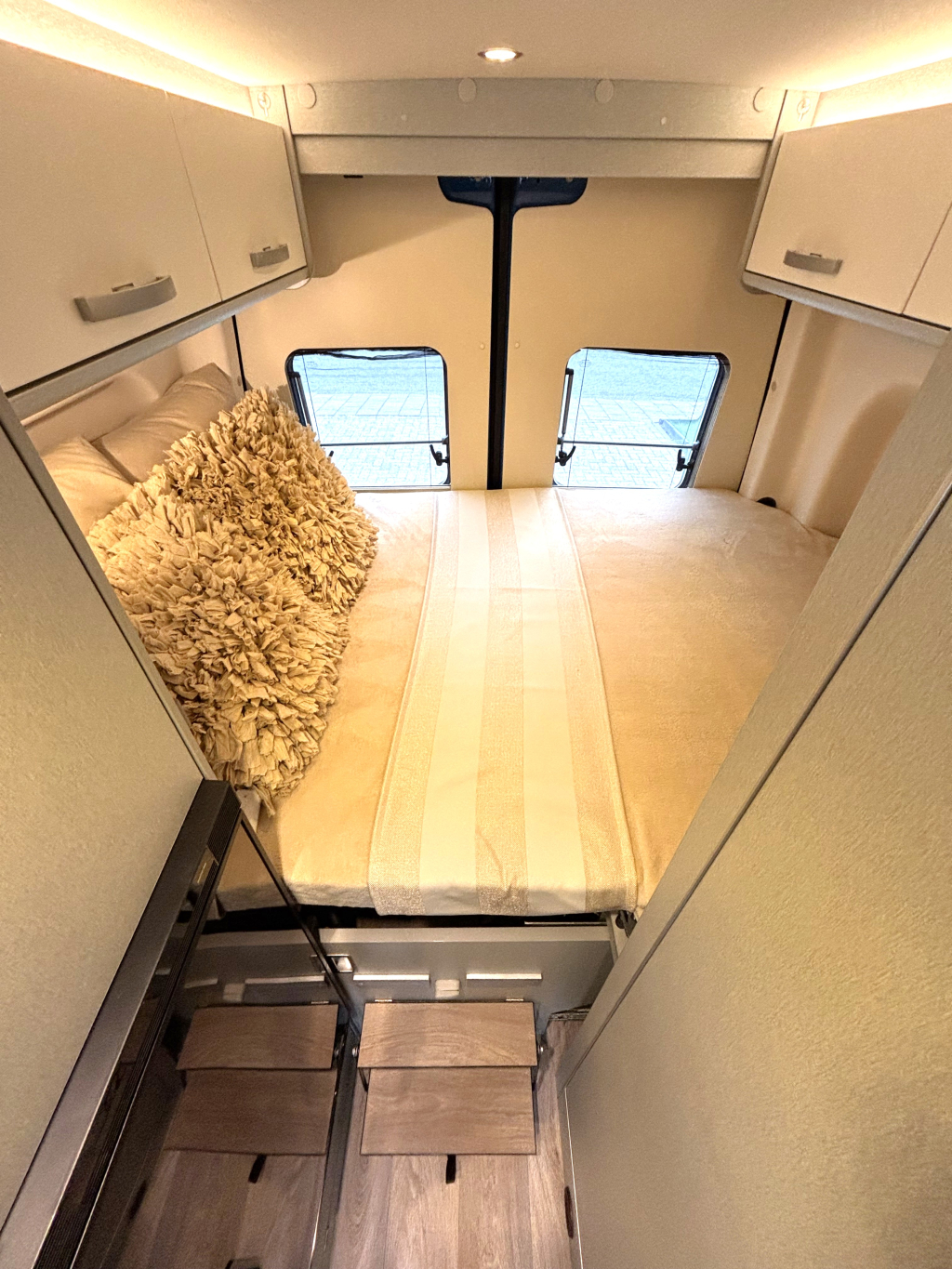 Hymer Free 600 S MERCEDES AUTOMATIK QUERBETT + AUFSTELLDACH 5.99M Foto: 2