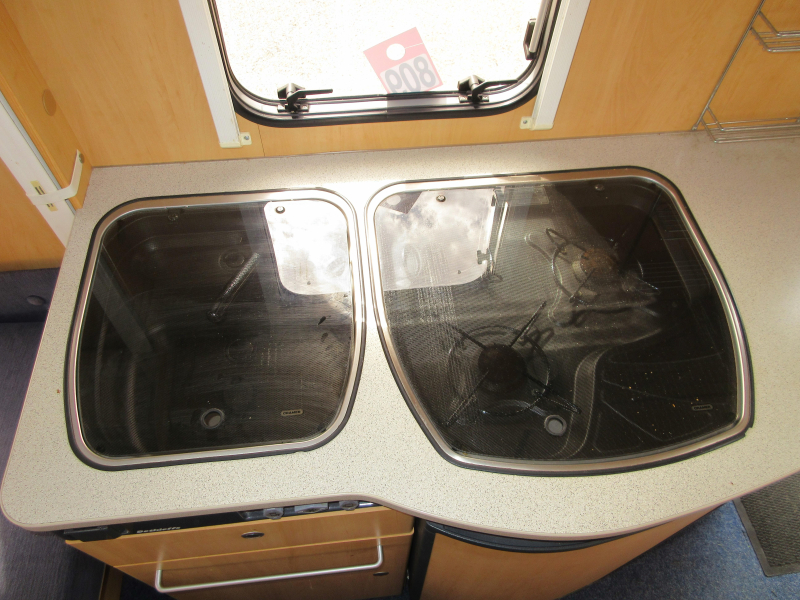 Dethleffs Camper 440 DB TRANSVERSE BED AND MOVER photo: 8