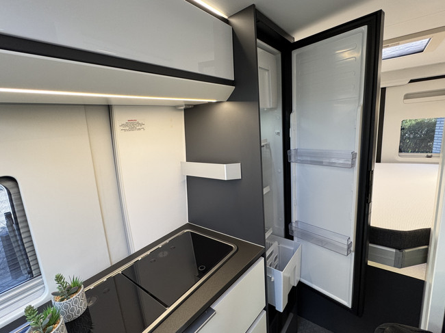 Adria Twin Supreme 640 SGX 180 pk AUTOMAAT 9-Traps Euro6 Fiat Ducato 8 Maxi **Lengtebedden in hoogte verstelbaar/4 zitplaatsen/Luifel/ foto: 14