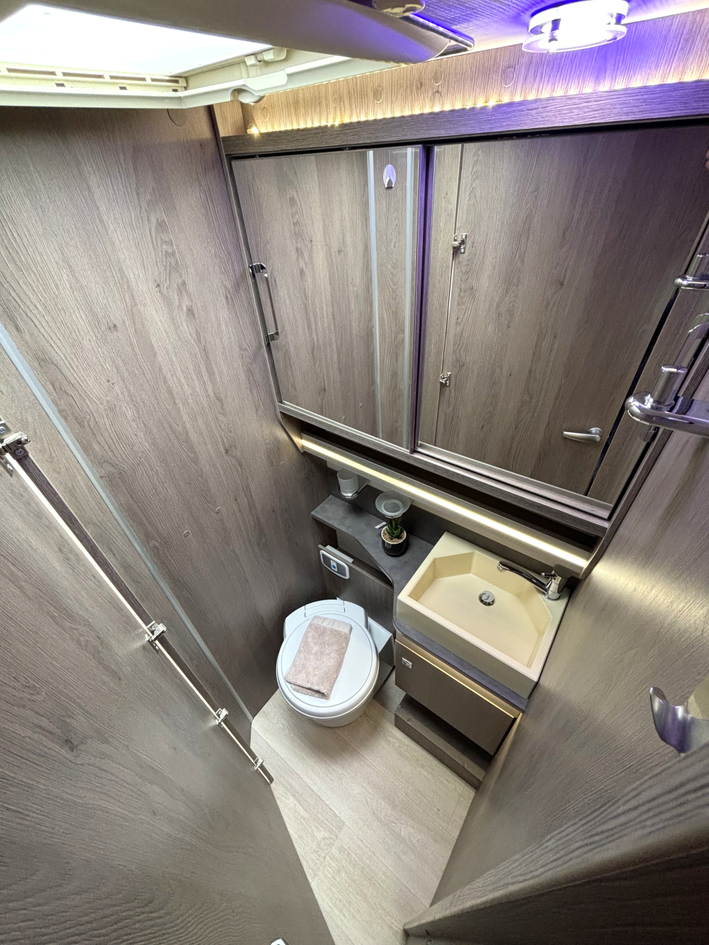 Chausson Titanium 758 EB AUTOMATIK QUEENSBETT + HUBBETT 170PS! Foto: 9