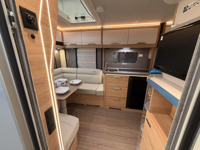Knaus Sudwind Black Selection 450 FU +1700KG+Calefacci&oacute;n por suelo radiante foto: 3