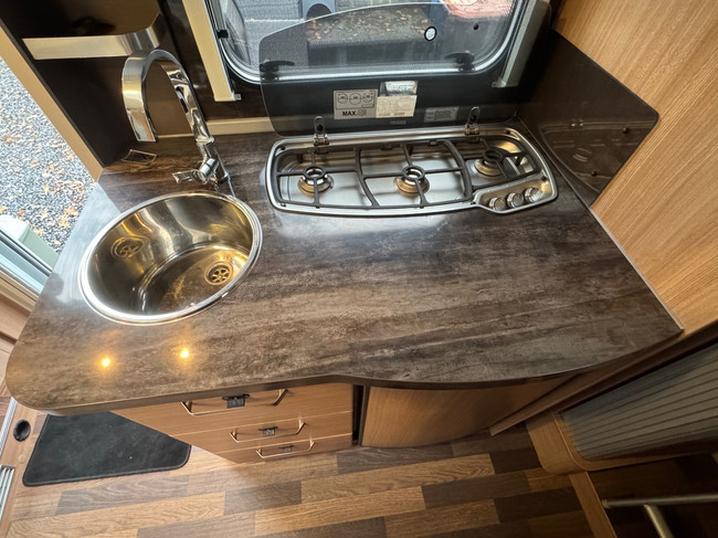 Knaus R16 Knaus Sky TI Silver Selection 700 MEG Airco AUT 31dkm foto: 16