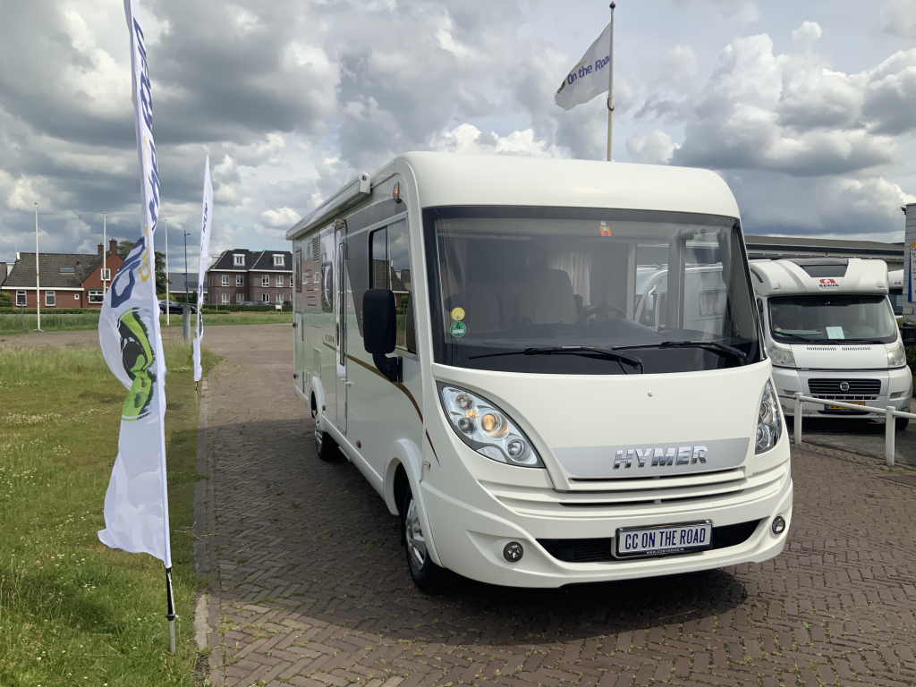 Hymer Exsis-I 674 EX 2.3 MultiJet 160 PK,Integraal,Motor-airco, 2 Lengte-bedden, Hef-bed, Garage, Trekhaak, etc, etc. Camper centrum on the road  foto: 2