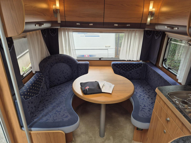 B&uuml;rstner 525 TS Belcanto lit Queen petite annexe photo: 8