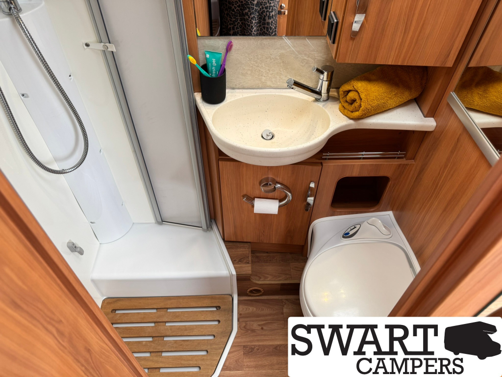 Hymer Tramp T 578 CL, single beds photo: 16