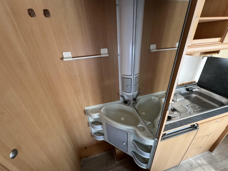 Adria Unica 432 PX auvent et store photo : 9
