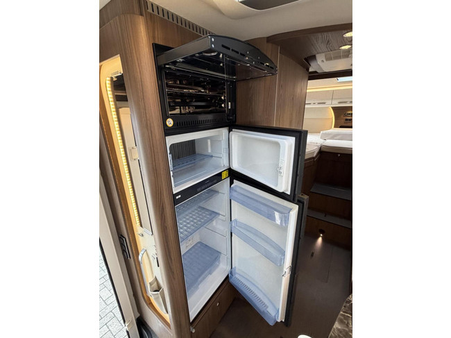 Hymer B704 SL Palmo Enkele Bedden Hefbed Zonnepanelen Omvormer foto: 20