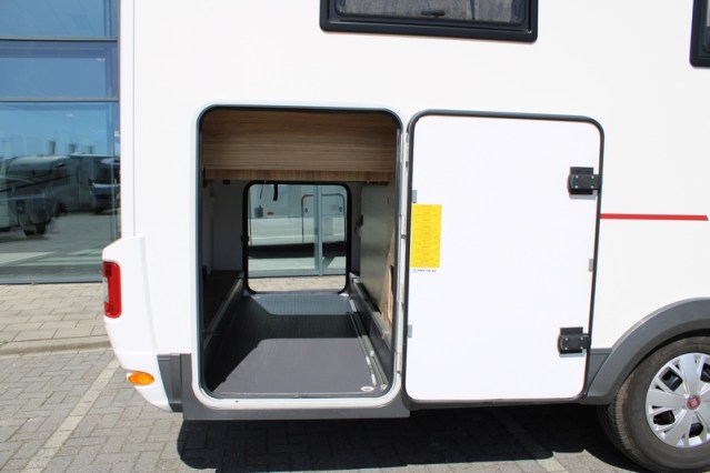 Robuuste Adria Matrix M 670 SK AUTOMAAT 5 gordelplaatsen Queensbed + hefbed (71  foto: 12