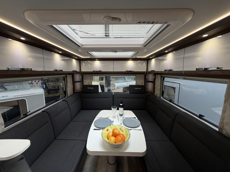 Frankia F-Line 740 PLUS Asientos redondos y camas longitudinales foto: 11
