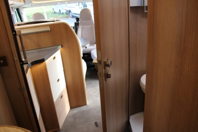 Robusto Carthago Integral Malibu I 460 LE Fiat AUTOM&Aacute;TICO 180 CV camas individuales y cama abatible (118 foto: 65