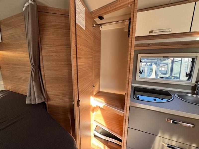 Weinsberg CaraCore 650 MF Klimaanlage, 180 PS, 5 Personen Foto: 18