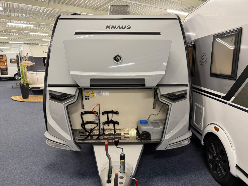 Knaus Sudwind Black Selection 450 FU modeljaar 2026  foto: 2