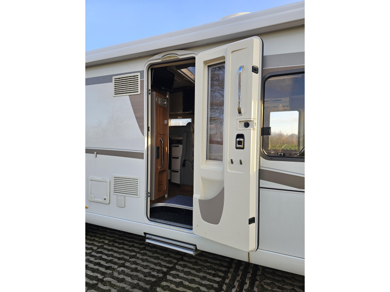 Hymer B678 Premium Line enkele bedde  foto: 3