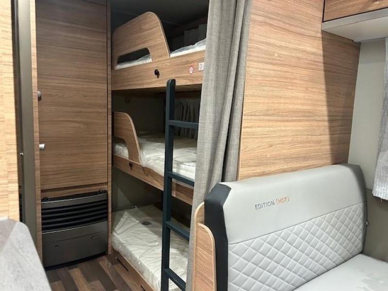 Weinsberg CaraOne Edition HOT 550 QDK met 3 stapelbedden  foto: 5