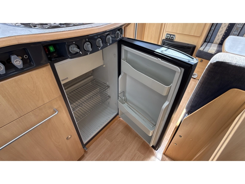 Dethleffs Camper 440 DB Zugsitz Festbett Toilette Foto: 9