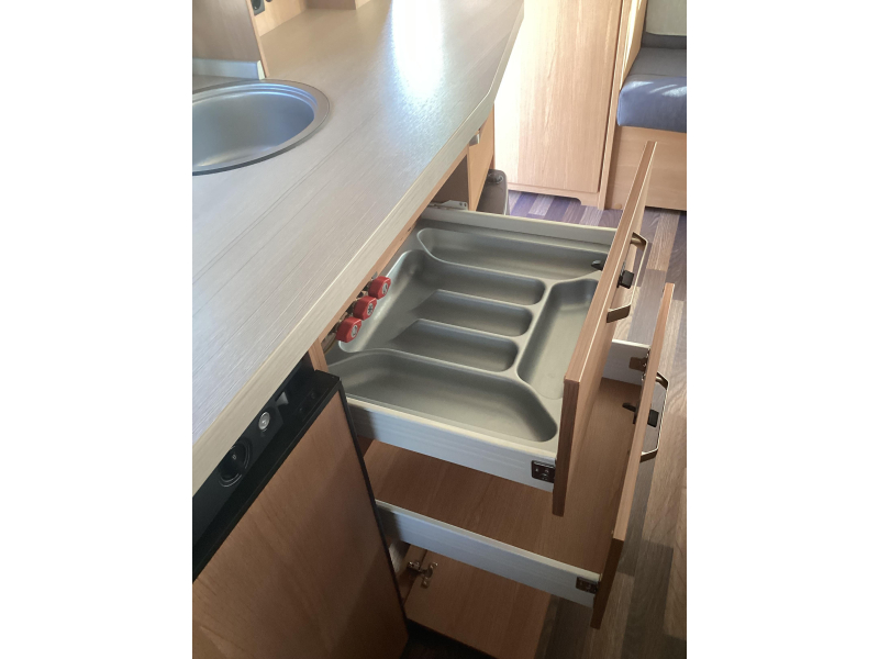 Knaus Sport 420 QD Unico luifel met voorwand  foto: 9
